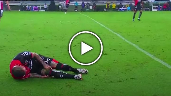 ¡LAMENTABLE! Tras RECUPERARSE, Brian ‘Huevo’ Lozano se VUELVE A LESIONAR en el Chivas vs Atlas