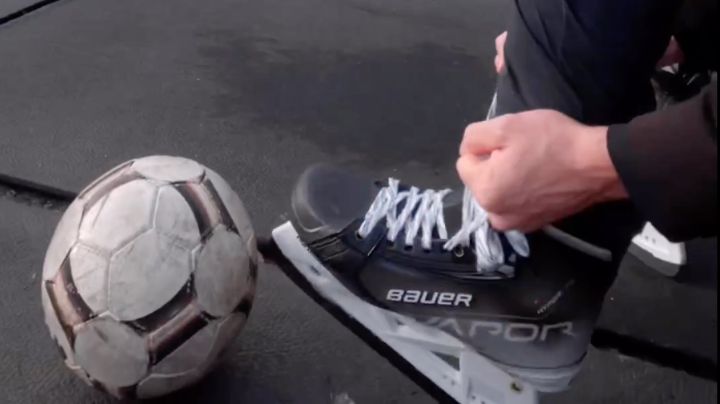 ¡Y no es hockey! Así juegan futbol en patines sobre hielo | Video