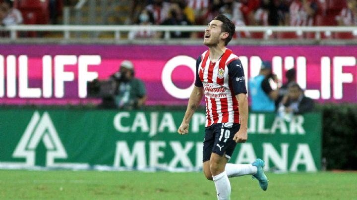 Nicolás Larcamón lanza FUERTES CRÍTICAS contra Chivas por el ‘Canelo’ Angulo