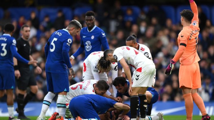 Video | Jugador del Chelsea SALE EN CAMILLA y con oxígeno por una patada en la cara