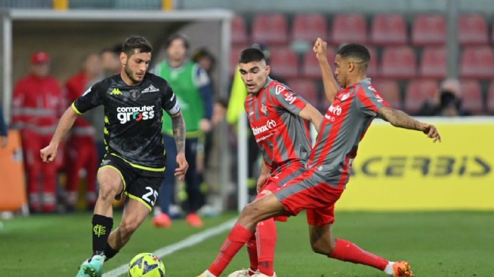 Johan Vásquez da partido CLAVE en triunfo del Cremonese