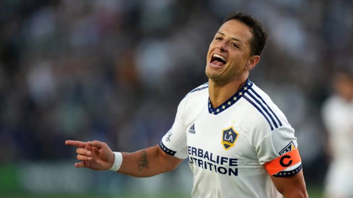 Excompañero de Chicharito Hernández se convierte en el NUEVO REFUERZO de Chivas