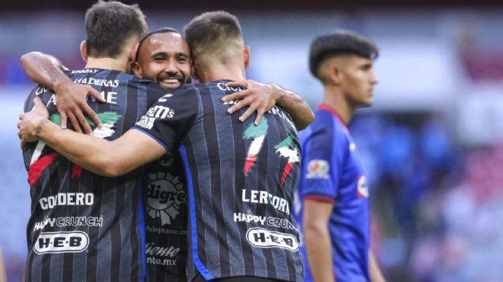 ¡CRUZAZULEADA monumental en el Estadio Azteca! Querétaro les REMONTÓ el partido